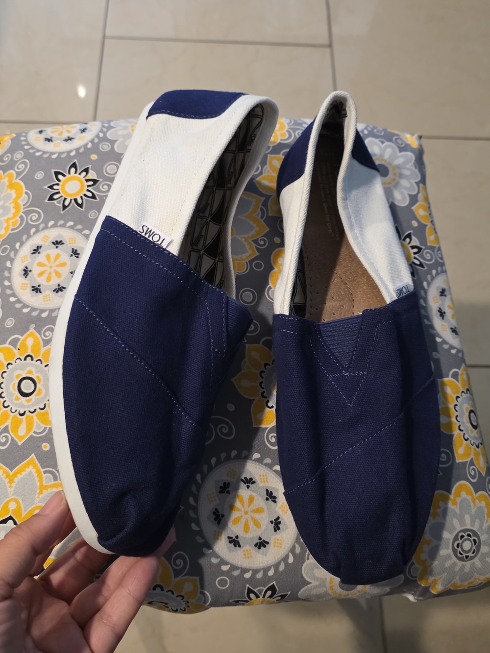 Used Men Toms Navy and White Canvas Slip-On Shoes Size 12